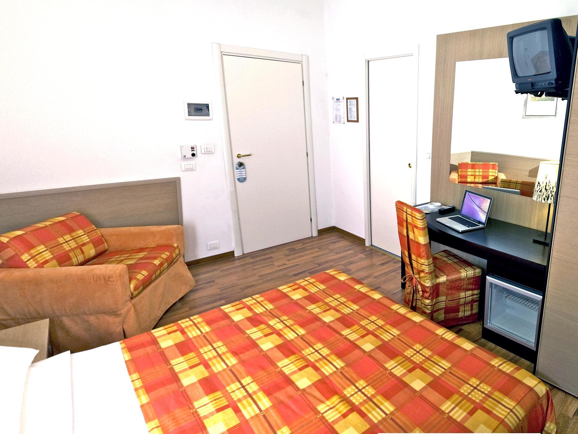 Nuovo Albergo Centro Triëst Buitenkant foto