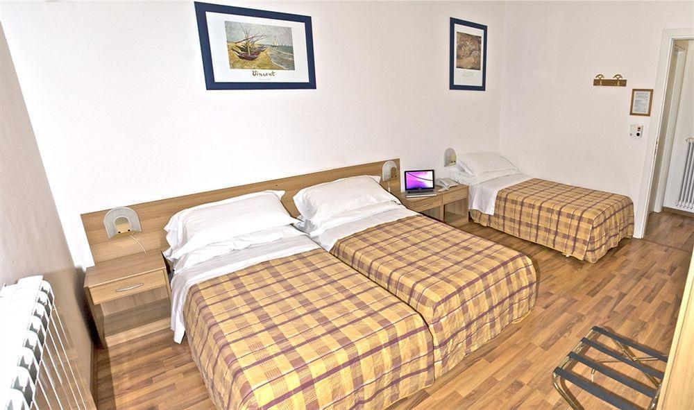 Nuovo Albergo Centro Triëst Buitenkant foto
