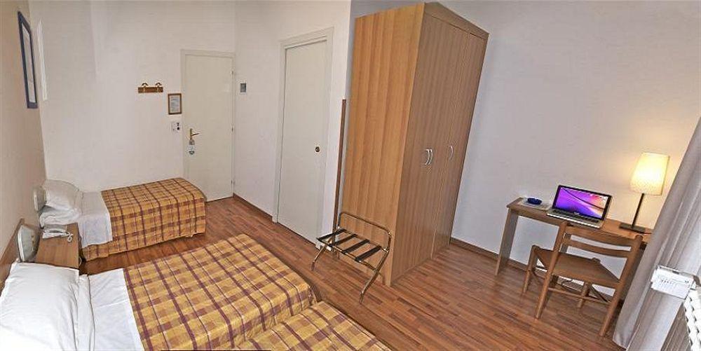 Nuovo Albergo Centro Triëst Buitenkant foto