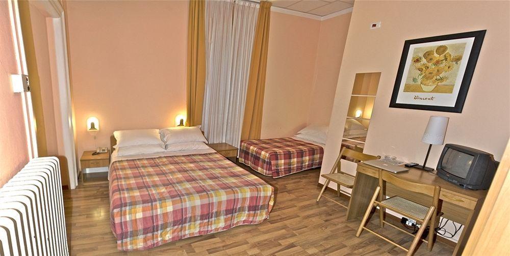 Nuovo Albergo Centro Triëst Buitenkant foto